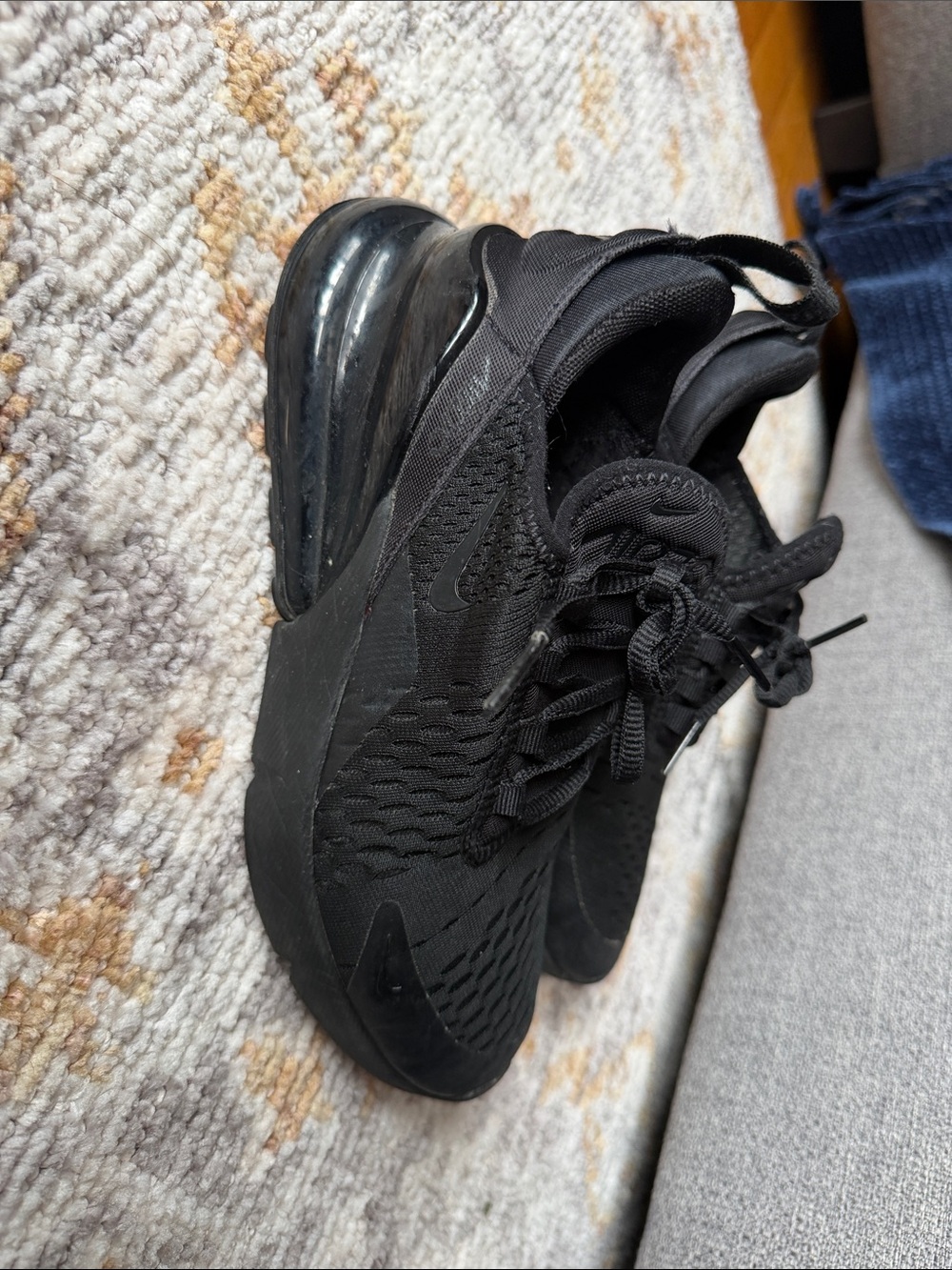 Nike women’s Black Low-Top Air Max 270